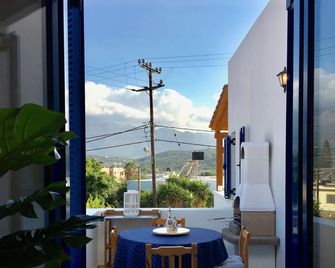 Aphrodite and Apollo Apartments - Sisi - Balkon