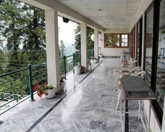 Green Retreat Hotel - Khānspur - Balcony