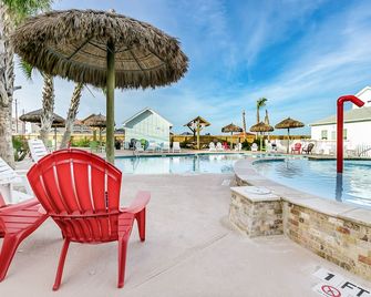 Choice Island Getaway w/ Pools & Cabanas: Near Beach, Waterpark, Golf, Dining - Corpus Christi - Piscina