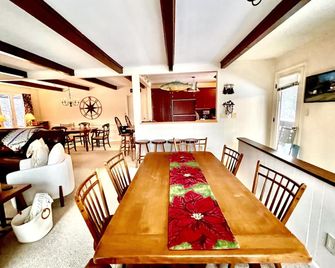 Minutes To Stratton And Bromley! - Bondville - Salle à manger