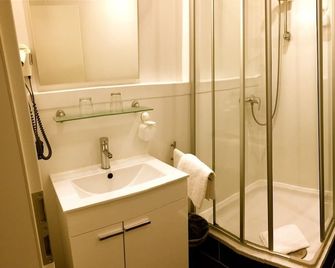 Hotel Roter Kater - Kassel - Phòng tắm