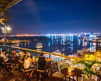 Hotel Majestic Saigon - Ho Chi Minh City - Balcony