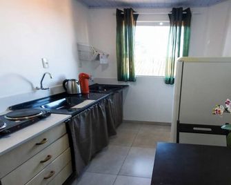 Loft em Ponta Grossa com Excelente Localizacao - Ponta Grossa - Kitchen