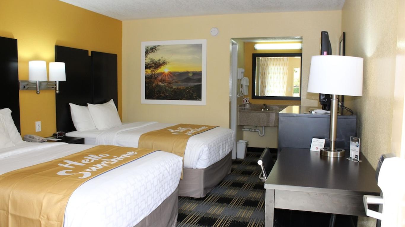 دايز إن باي ويندام كانتون