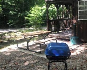Cabins in a Clearing: Walnut, Chestnut & Beech - Check all three - Logan - Патіо
