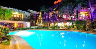 Red Coconut Beach Hotel - Boracay - Piscina