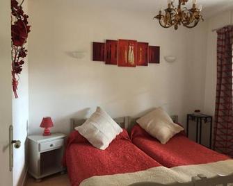 Chambre d'hôtes de la Riaille 400 m de la dolce via - Le Cheylard - Bedroom