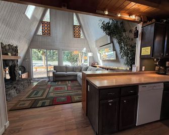 Cozy ski chalet 1/2 mile from Main Street, Great Location - Breckenridge - Salon