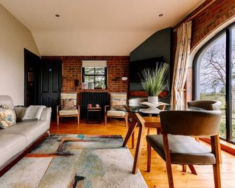 The Barn at Lisnacurran, Hot Tub & Sauna - Dromore - Living room