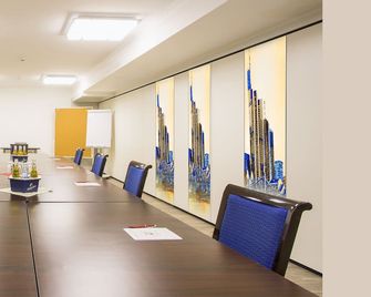 Naam Hotel & Apartments Frankfurt City-Messe Airport - Fráncfort - Sala de reuniones