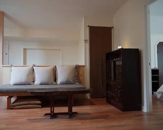 Chichito's Japanese Retreat. Zen Haven nestled in 16 acres of nature - Port Jervis - Sala de estar