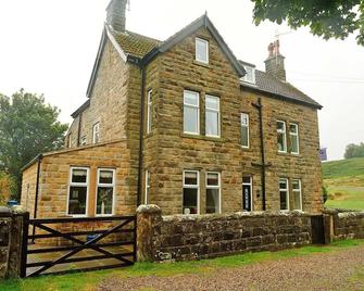 Halmer Grange Guest House - Whitby - Building