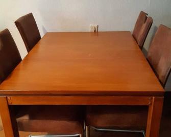 Stadtwohnung Citynah, Ruhig mit Sehr Guter Verkehrsanbindung - Munique - Sala de jantar