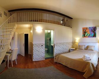B&B Attico sulla Torre - Pisa - Yatak Odası