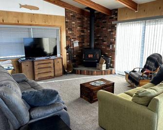 Sunset Haven Cottage - Aurora - Sala de estar