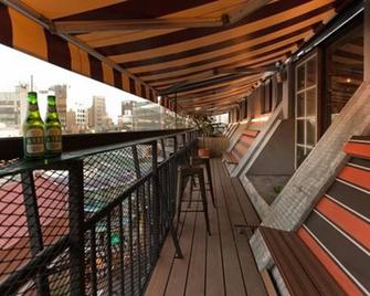 Ximen WOW Hostel - Taipei - Balcone