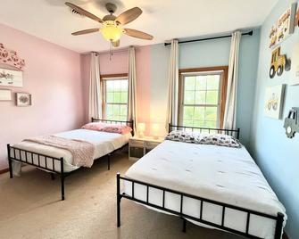 Big secluded house close to Chicago and Lake Michigan, - Saint John - Bedroom