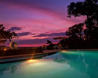 Si Como No Resort & Wildlife Refuge - מנואל אנטוניו - בריכה