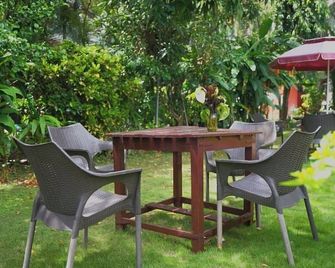 Hotel Lake Palace - Pokhara - Patio