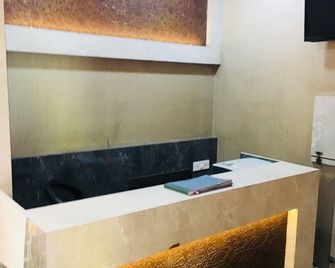 Le Stay Inn - צ'נאי - דלפק קבלה