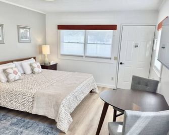 Gallagher`s Travels Room 15 (King Suite) - Bar Harbor