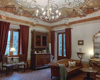 4 Bedroom Villa in Licciana Nardi - Licciana Nardi - Soggiorno