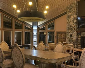 340' Sand Beach,17 Beds,10 Bdrm,8 Wc, Spa Facility, 2,000 Sf Entertainment Area - South River - Restaurant