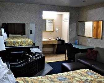 Budgetel Inn & Suites Atlantic City - Galloway - Bedroom