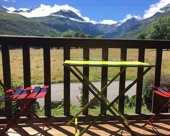 Quiet apartment 100 m from Lake Genos / Loudenvielle, 4 people, 2 bedrooms, wifi - Loudenvielle - Balcon