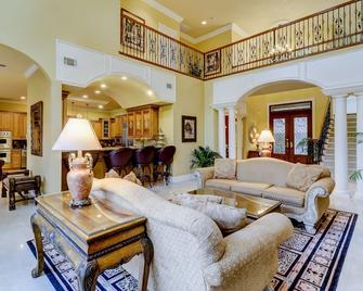 4 Beach Lagoon Rd - Hilton Head Island - Living room