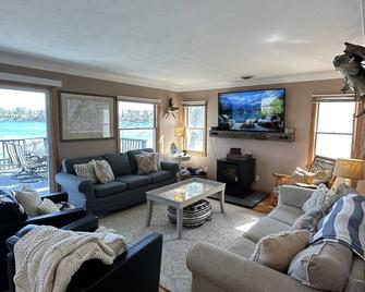 Pure MI Lakefront Cottage - Lake Recreation, Swimming And Fishing Abound - Plainwell - Sala de estar