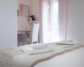 Bed In Bo Porta San Mamolo - Bologna - Bedroom