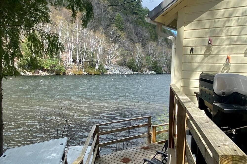 Hobie's Landing - Blissful lake side cottage - On Lake Winona - Ashland