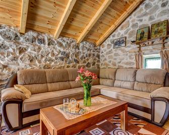 Duplex Brand New Etno Stone House in Mountains by the Sea for 4 People in Nature - Herceg Novi - Wohnzimmer