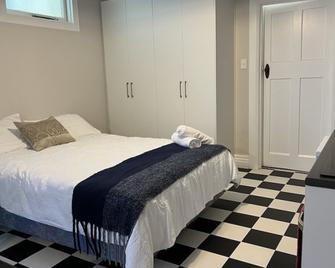 Beach Front Studio Napier - Napier - Bedroom