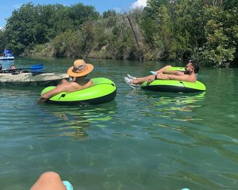 Secluded Casita on the Crystal Clear Nueces River - Uvalde