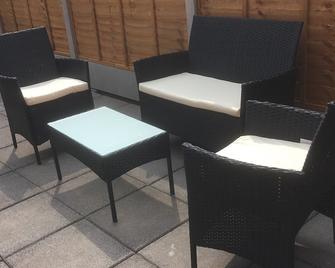 Cosy and Peaceful Maisonette with Terrace, Kidderminster - Kidderminster - Balcony