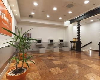 easyHotel Budapest Oktogon - Budapest - Lobby