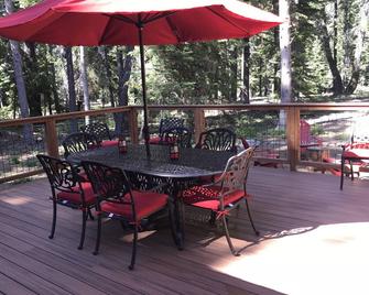 Beautiful Chambers Landing Cabin - Homewood - Patio