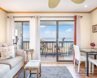 Beach Racquet A221 - Tybee Island - Living room