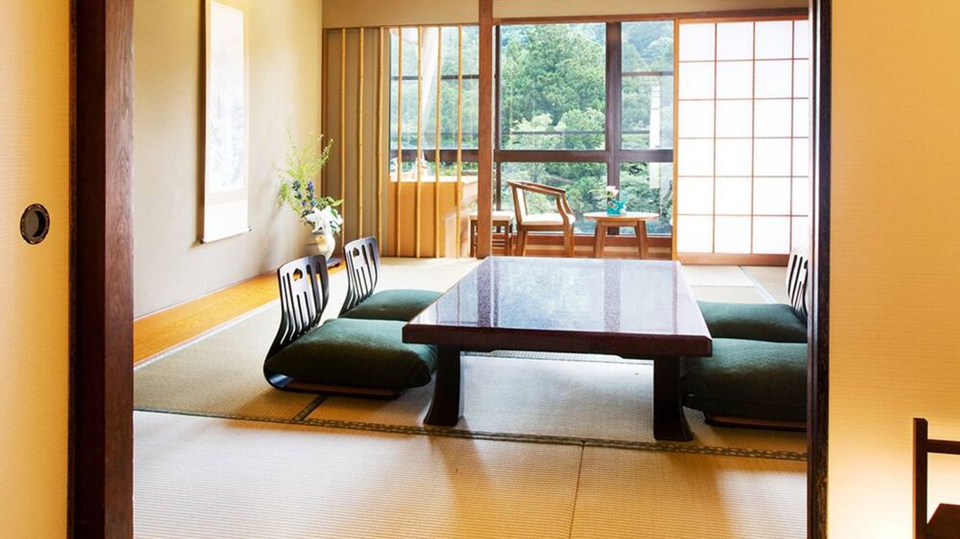 Yamanaka Onsen Kagari Kisshotei