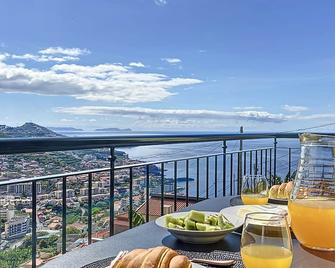Figueiras House by Atlantic Holiday - Câmara de Lobos - Balcony