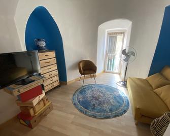 Romantic apartment located in the Saracen Tower of Tellaro - Tellaro - Living room