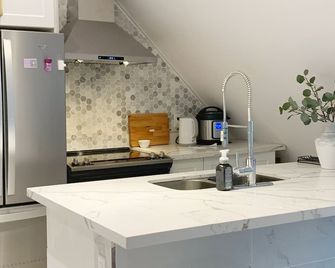 Lovely 1- Bedroom Unit in Grimsby - Grimsby - Kitchen