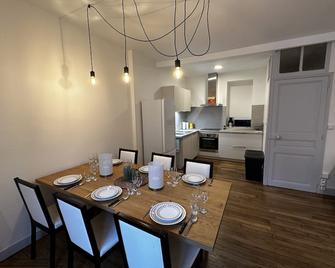 Belle Maison De Ville Au Coeur Du Villag - Vic-sur-Cère - Salle à manger