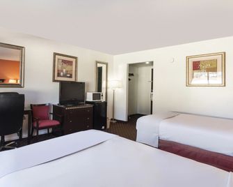 Travelodge by Wyndham Dodge City KS - Dodge City