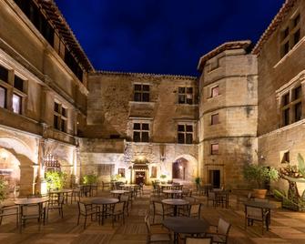 Chateau des Ducs de Joyeuse, BW Signature Collection - Couiza - Binnenhof