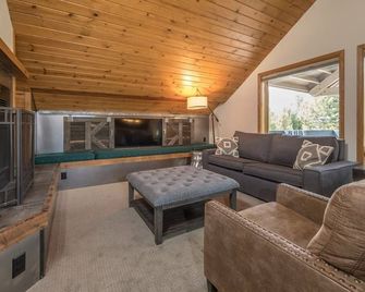 Unique condo w/treehouse features, fireplace and fantastic location - Stillwater Skyhouse Escape - Big Sky - Sala de estar