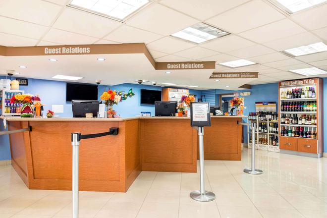 Rodeway Inn Amp Suites Fort Lauderdale Airport Amp Cruise Port