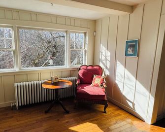Welcoming 3-bedroom house in Mendon 15 minutes from Killington 9 minutes to Pico - Mendon - Sala de estar